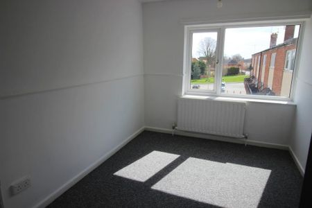 3 bedroom maisonette to rent - Photo 2