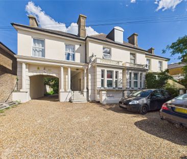 1 bedroom Flat in Sussex Place, Slough - Photo 2