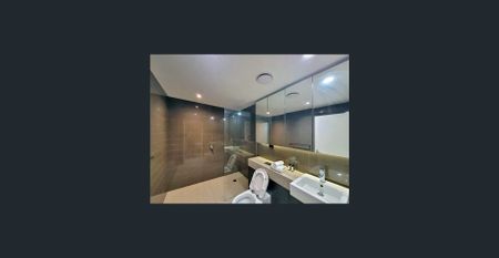 Stylish Ground Floor Apartment with Courtyard & Resort-Style Facilities – Fully Furnished and Move-In Ready - Photo 3