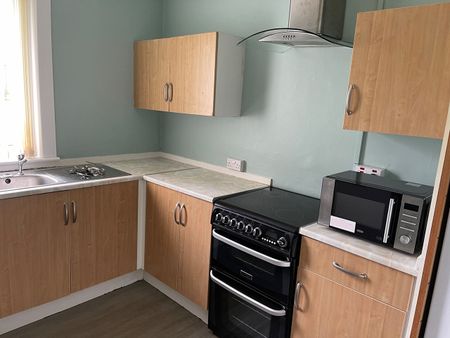 3 Bed Flat, Manor Drive, AB16 - Photo 3