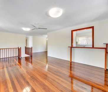 Spacious Luxury Family Living with a Swimming Pool in Jamboree Heights - Photo 2