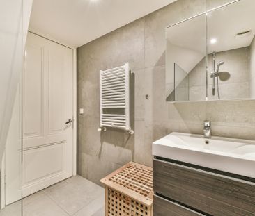 For rent: Tweede Helmersstraat 81-1, 1054 CE Amsterdam - Photo 1