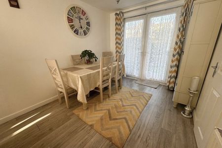 Lyndhurst Close - Photo 3