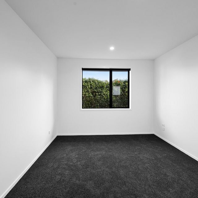 Quiet townhouse - simple, easy living - Photo 1