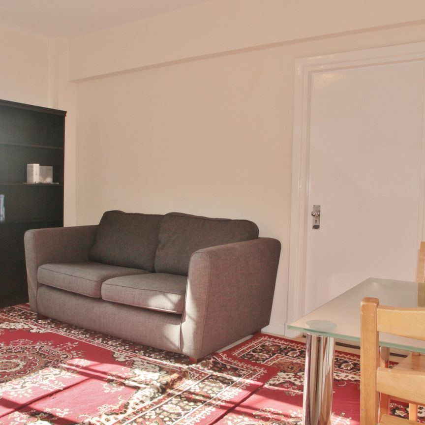 Latymer Court, Hammesrsmith Road, Hammmersmith, London, W6 - Photo 1