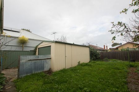 5 Sheddon Street, Pascoe Vale, VIC 3044 - Photo 5