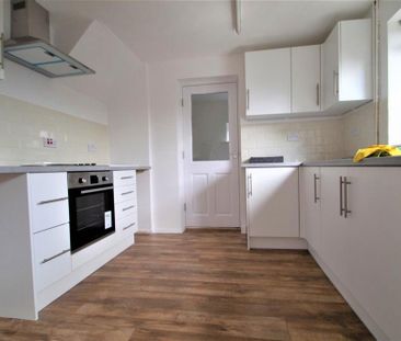 3 bedroom semi-detached house to rent - Photo 6