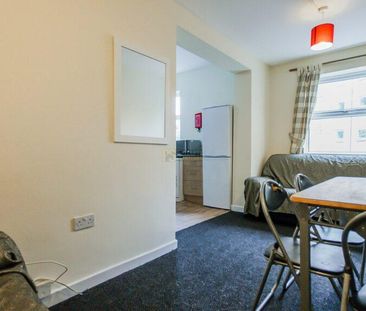 6 bedroom flat to rent - Photo 1
