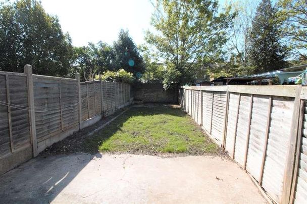 Callowland, Watford, WD24 - Photo 1