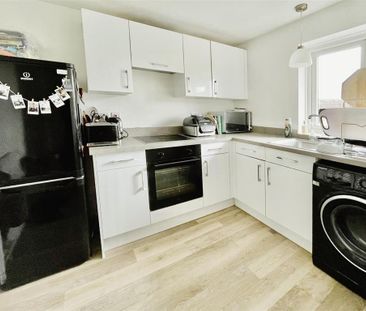 2 bedroom maisonette to rent - Photo 4