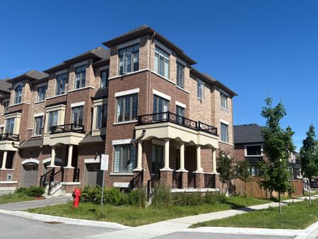 For Lease - 2 Hallmark Way, Whitby, Ontario - Photo 2