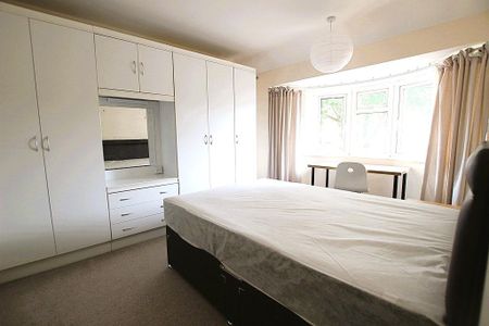 6 bedroom semi-detached house to rent - Photo 4