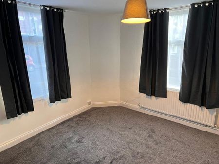 3 bedroom end of terrace house to rent - Photo 2