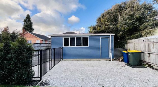Sunny 3-Bedroom Home with Space and Privacy! - Photo 1