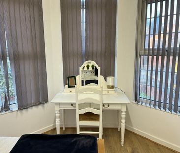 Bedsit, George Street, M25 - Photo 3