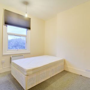 Waddon New Road, Croydon, CR0 - Photo 2