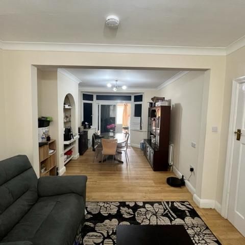 4 bedroom semi-detached house to rent - Photo 1