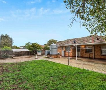 Spacious Family Home in a Quiet, Convenient Location - Photo 4