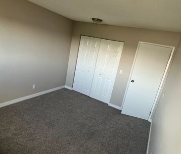 Spacious Top Floor 2 Bedroom Cat Friendly Suite in Clearview! - Photo 5