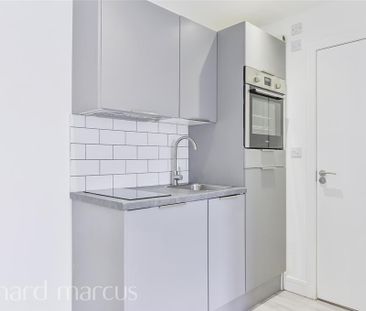Spencer Road, East Molesey - Photo 1