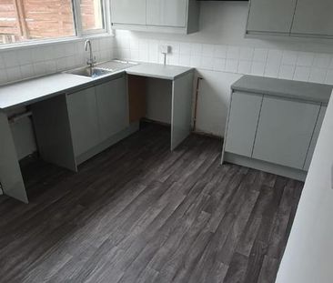 3 bedroom character property to rent - Photo 4