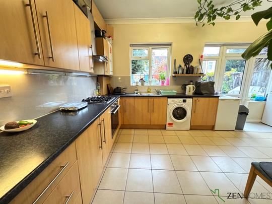 6 bedroom terraced house to rent - Photo 1