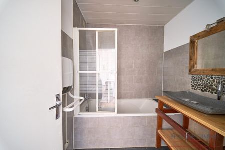 Location Appartement 3 pièces 61m² LE BEAUSSET 83330 - Photo 3