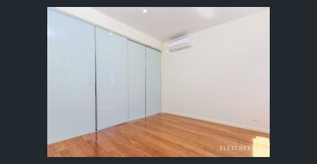 Spacious and Modern 4 Bedroom Townhouse - Photo 3