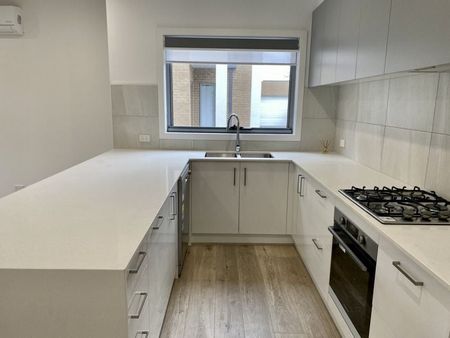 TOWNHOUSE BY THE BEACH - Photo 5