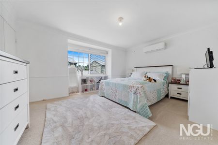 🏡 Neat & Spacious Townhouse in Convenient Loganlea Location - Photo 5