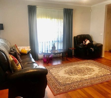 Cranbourne East - Photo 2