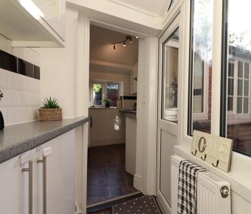 2 bedroom end of terrace house to rent - Photo 3