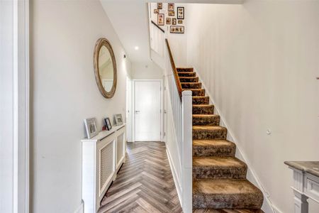 17 Larkfield View, Clay Farm, Leopardstown, Dublin 18, County Dublin - Photo 2