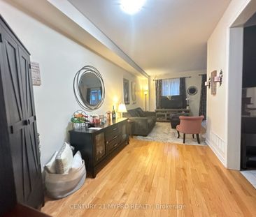 Townhouse For Lease | N8124656 - Photo 4