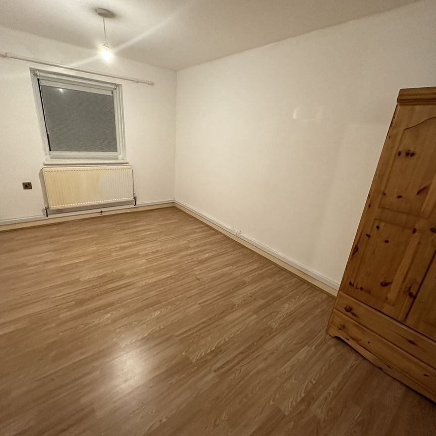 2 Bed Flat, Lenchs Green, B5 - Photo 1