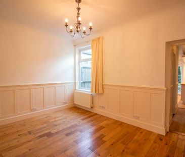 Stunning 2 double bedroom, Victorian house in vibrant location in E15 - Photo 3