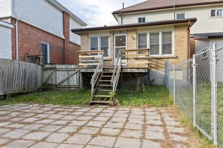 For Lease - 163 Albert Street, Belleville, Ontario - Photo 3