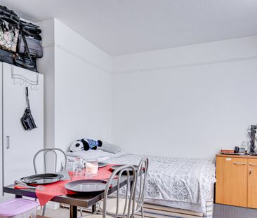 Large Three Bedroom Flat With Private Balcony Wembley Park HA9 - Photo 6