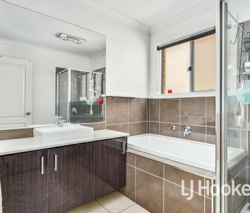 Perfectly Positioned Family Home! - Photo 2