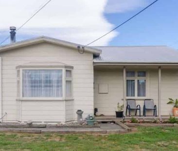 For Rent – Spacious 3-Bedroom, 2-Bathroom Home in Masterton - Photo 1