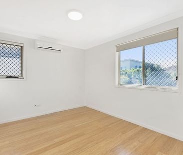 LARGE 4 BED + STUDY, FAMILY HOME - Photo 1