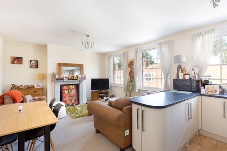 2 bedroom flat to rent - Photo 2
