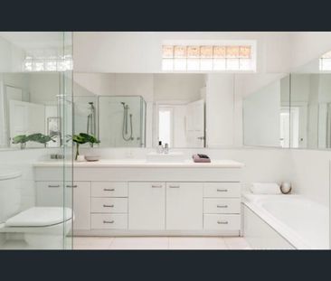 Period Hawthorn grace with private yard (revised rent & bond) - Photo 1