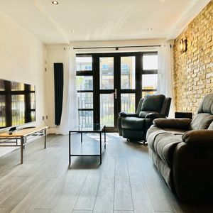 2 Bed Flat, Copperfield Road, E3 - Photo 2