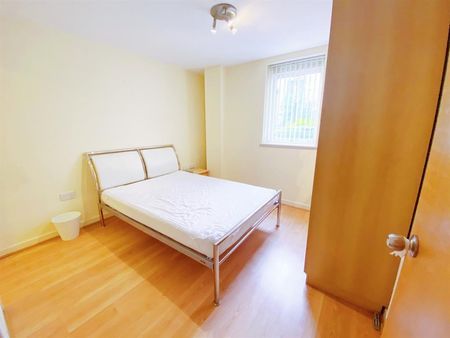 2 bedroom Flat To Let - Photo 3