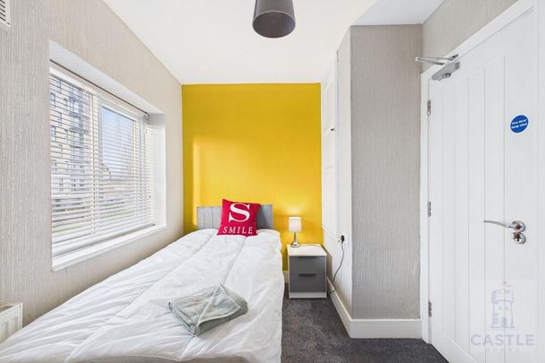 4 bedroom house of multiple occupation to rent - Photo 1