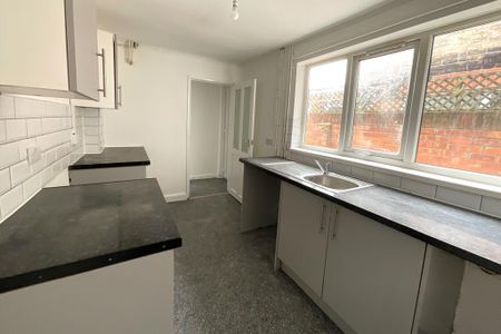 3 bedroom terraced house to rent - Photo 3
