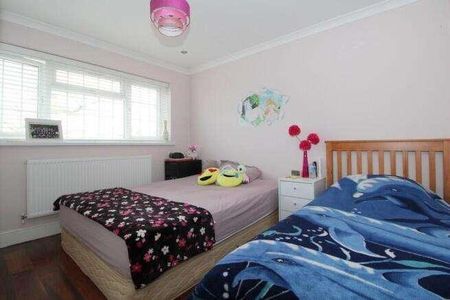 Chesterfield Road, Ashford, TW15 - Photo 4