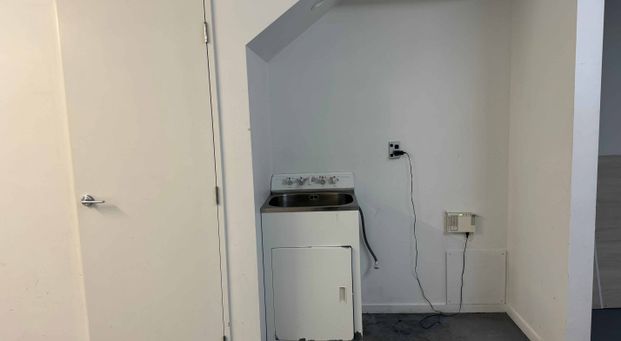 GREY LYNN TOWNHOUSE $710.00pw - Photo 1