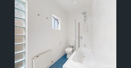 Modern Comfort, Perfect Location - Photo 4